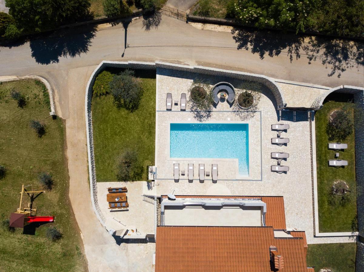 Villa Vesna With Sauna, Hot Tub Potpićan Exterior foto